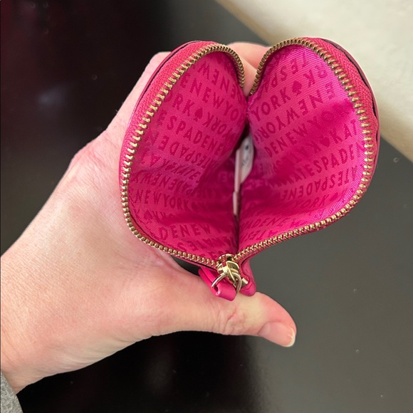 Kate Spade Change of Heart Fuchsia Heart Coin Pouch EUC WLRU2403 - Picture 9 of 17
